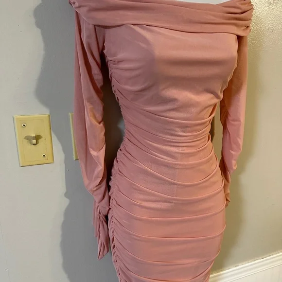Off-Shoulder Ruched Midi Dress in Dusty Rose - Picture 4 of 7